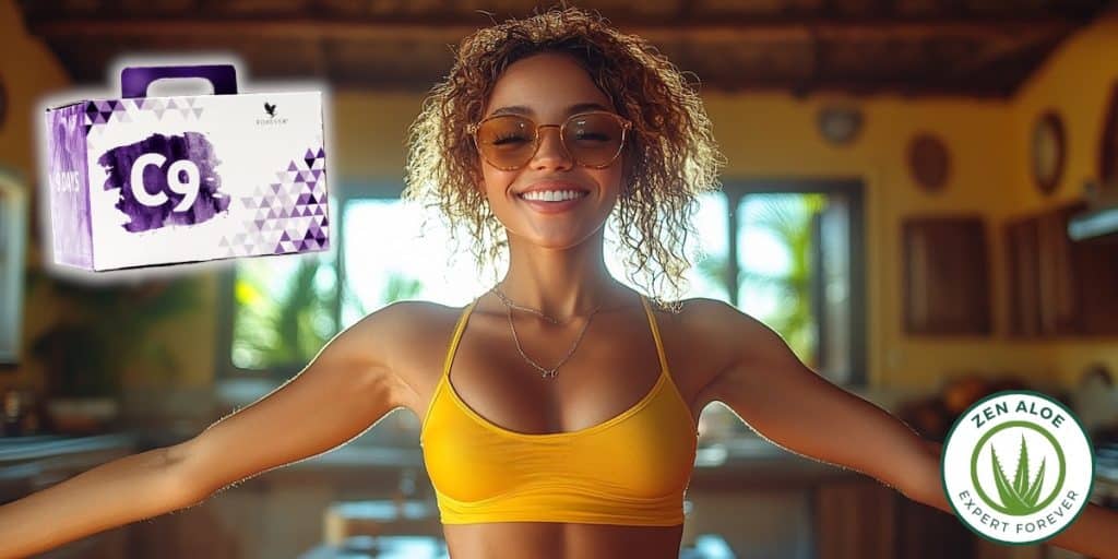 femme souriante qui dans e dans son salon