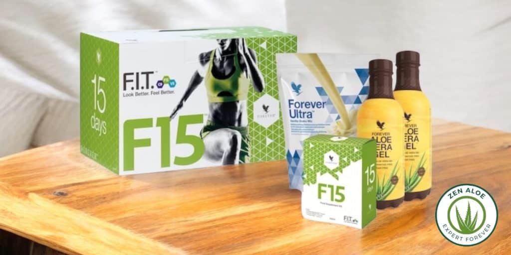 fit 15 sur une table en bois