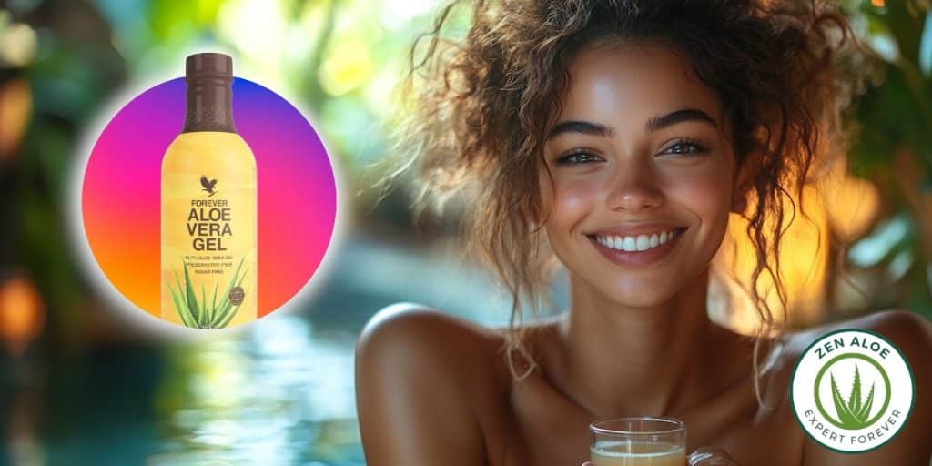 jeune femme souriante qui boit de l'aloe vera